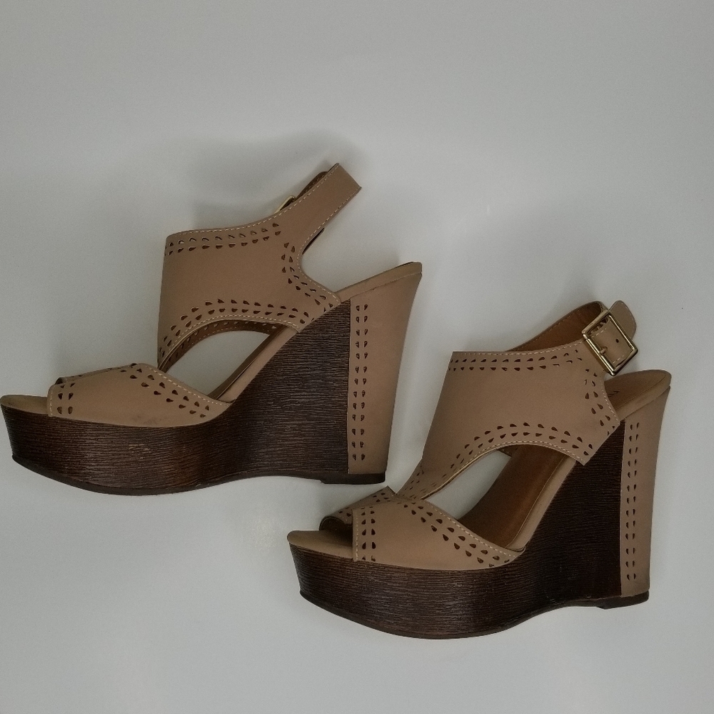 Maurices comfy cute wedges Like new size 6 shoes woman's sandals heels